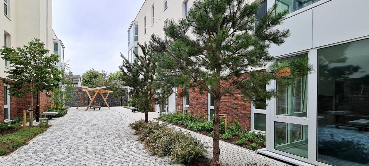 Destiny Student - Parkgate (Adults Only) Apartment Dublin Bagian luar foto
