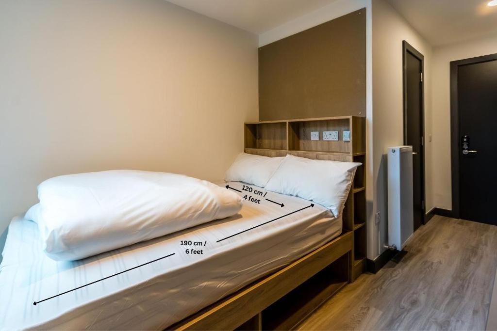 Destiny Student - Parkgate (Adults Only) Apartment Dublin Bagian luar foto